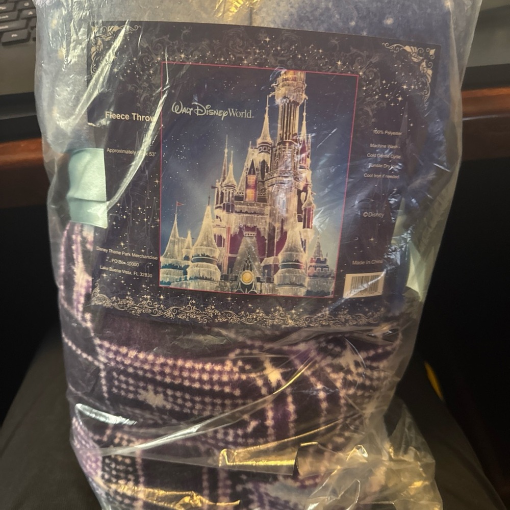 Disney World Icicle Castle Fleece Throw Brand New Never Opened 56” x 53”